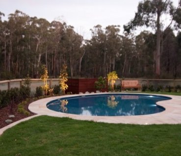 inground-pool-in-melbourne-with-sandstone-surround-and-modern-landscaping (1)